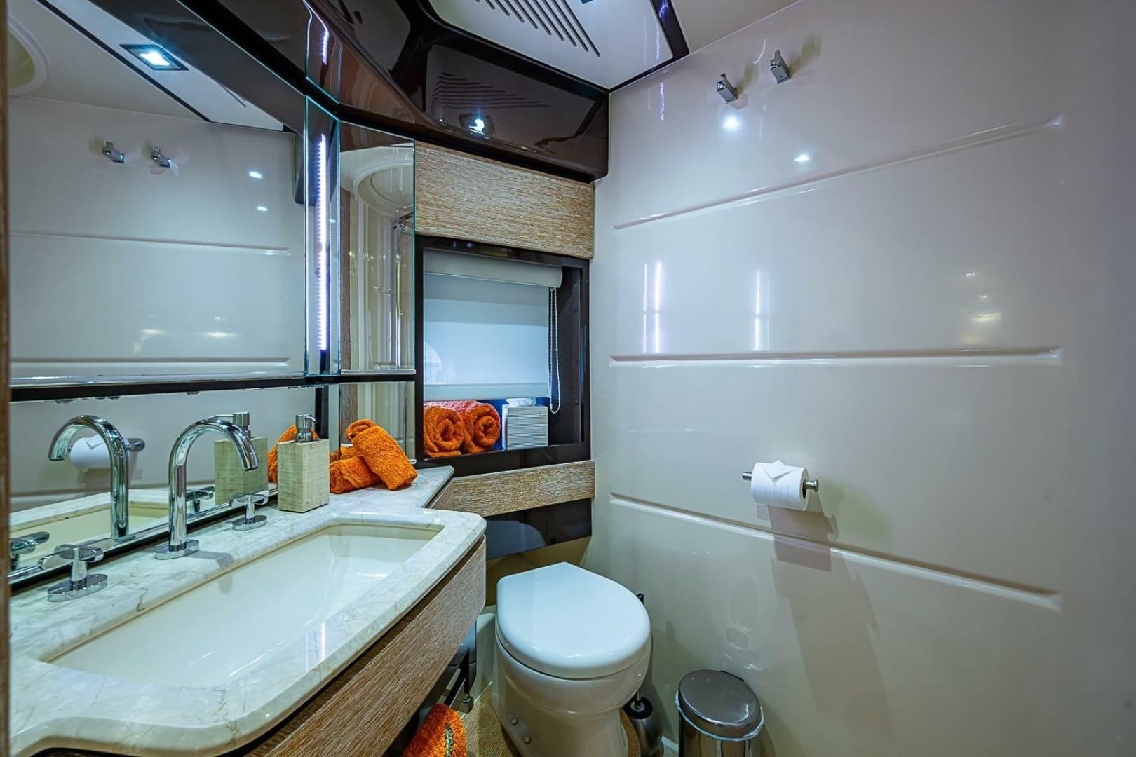 2011 Azimut 70