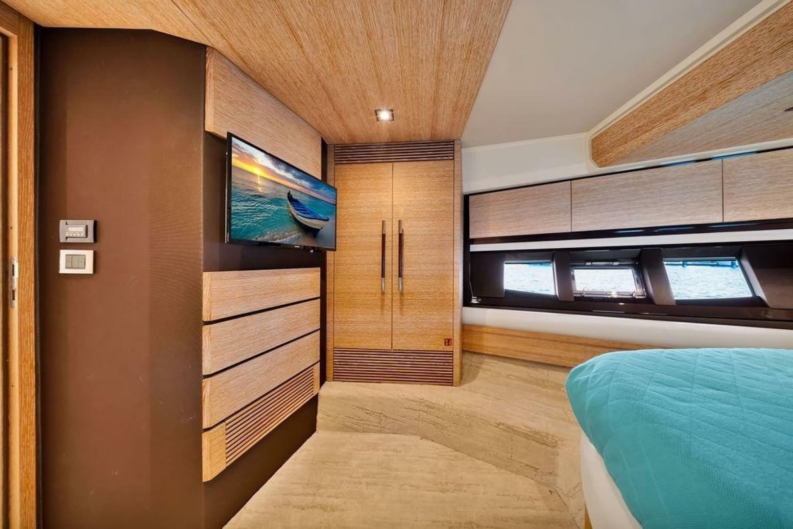 2011 Azimut 70