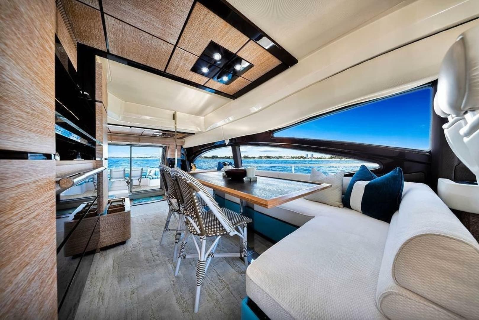 2011 Azimut 70