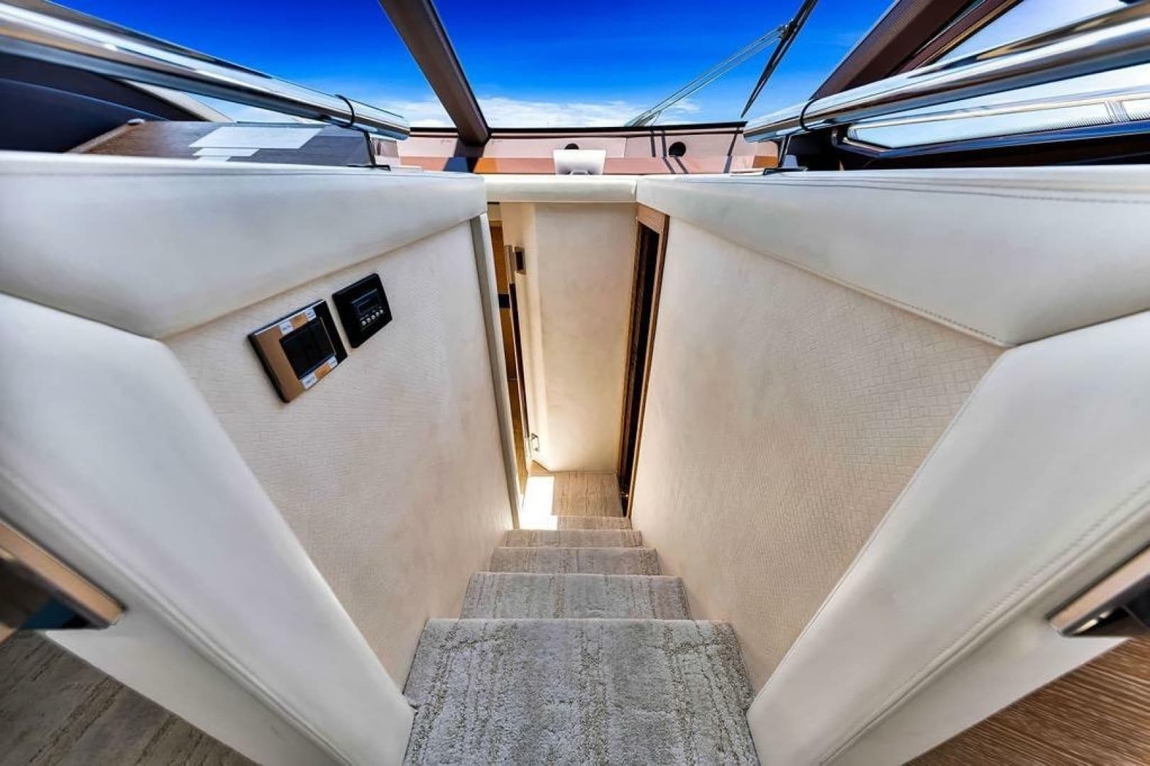 2011 Azimut 70