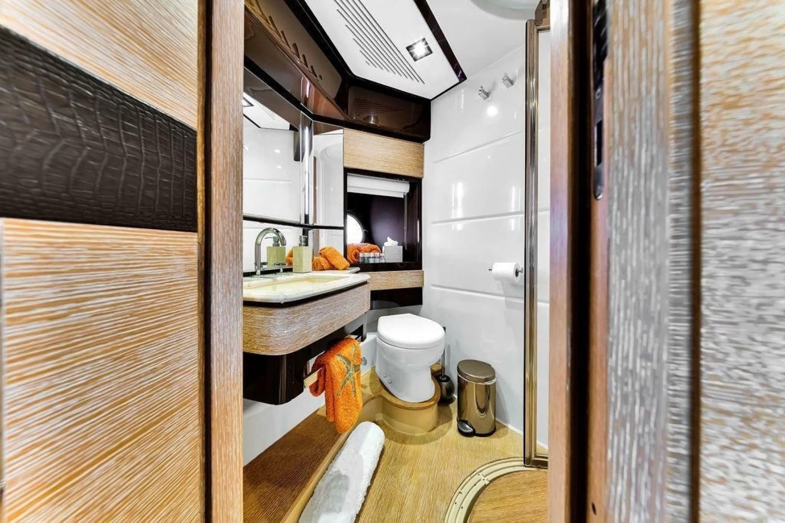 2011 Azimut 70