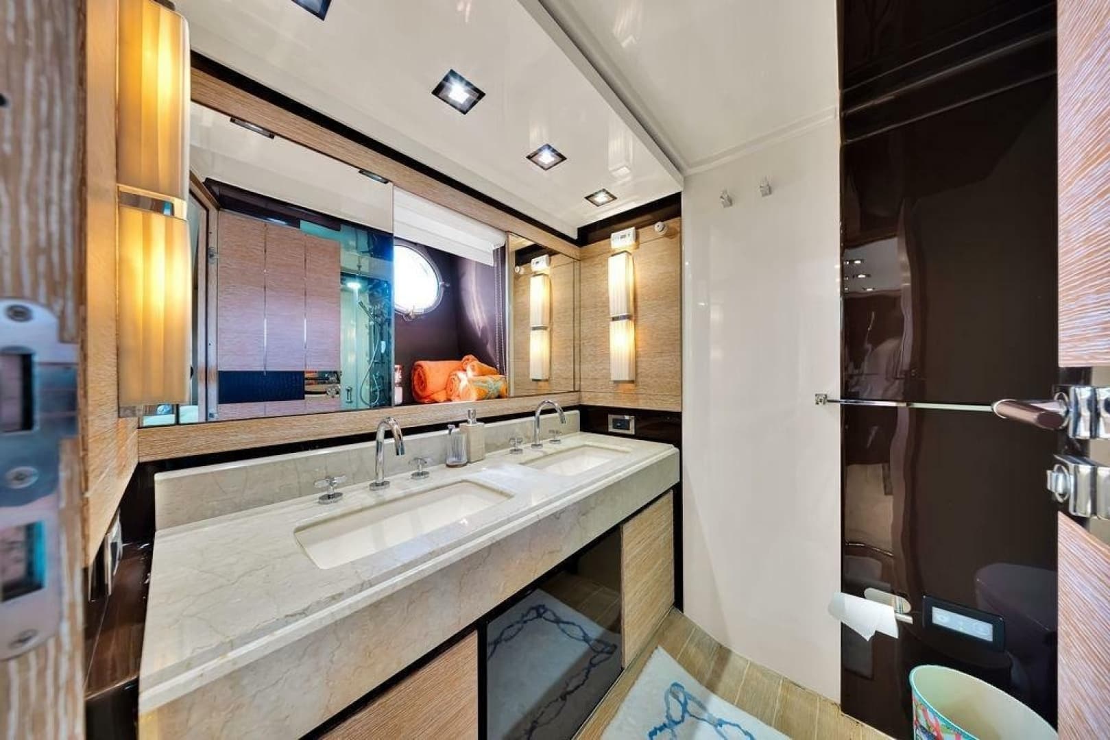 2011 Azimut 70