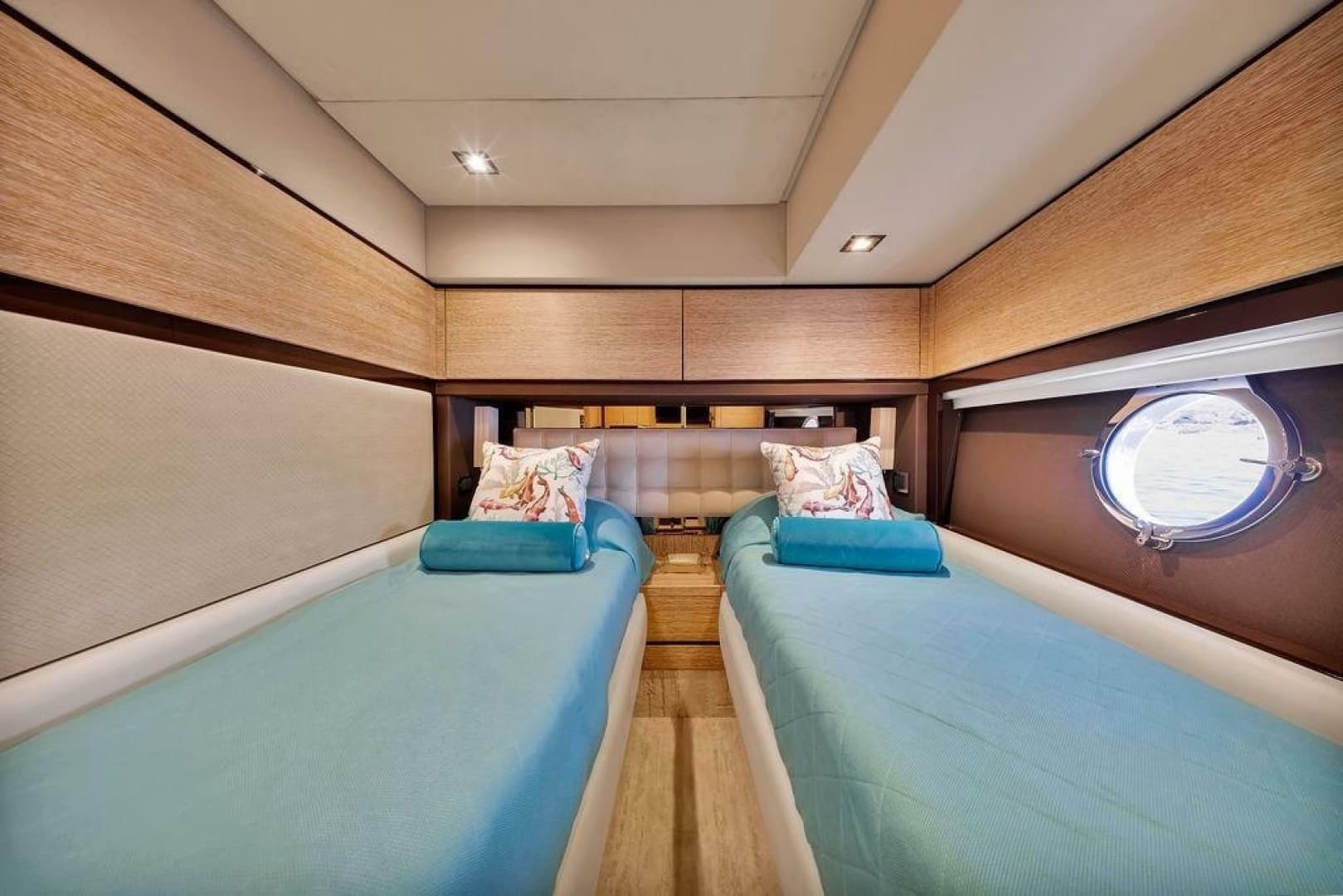 2011 Azimut 70