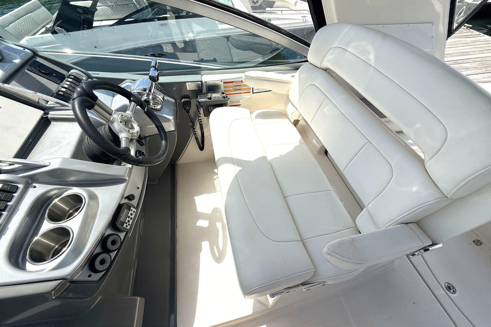 2011 Monterey 320 Sport Yacht