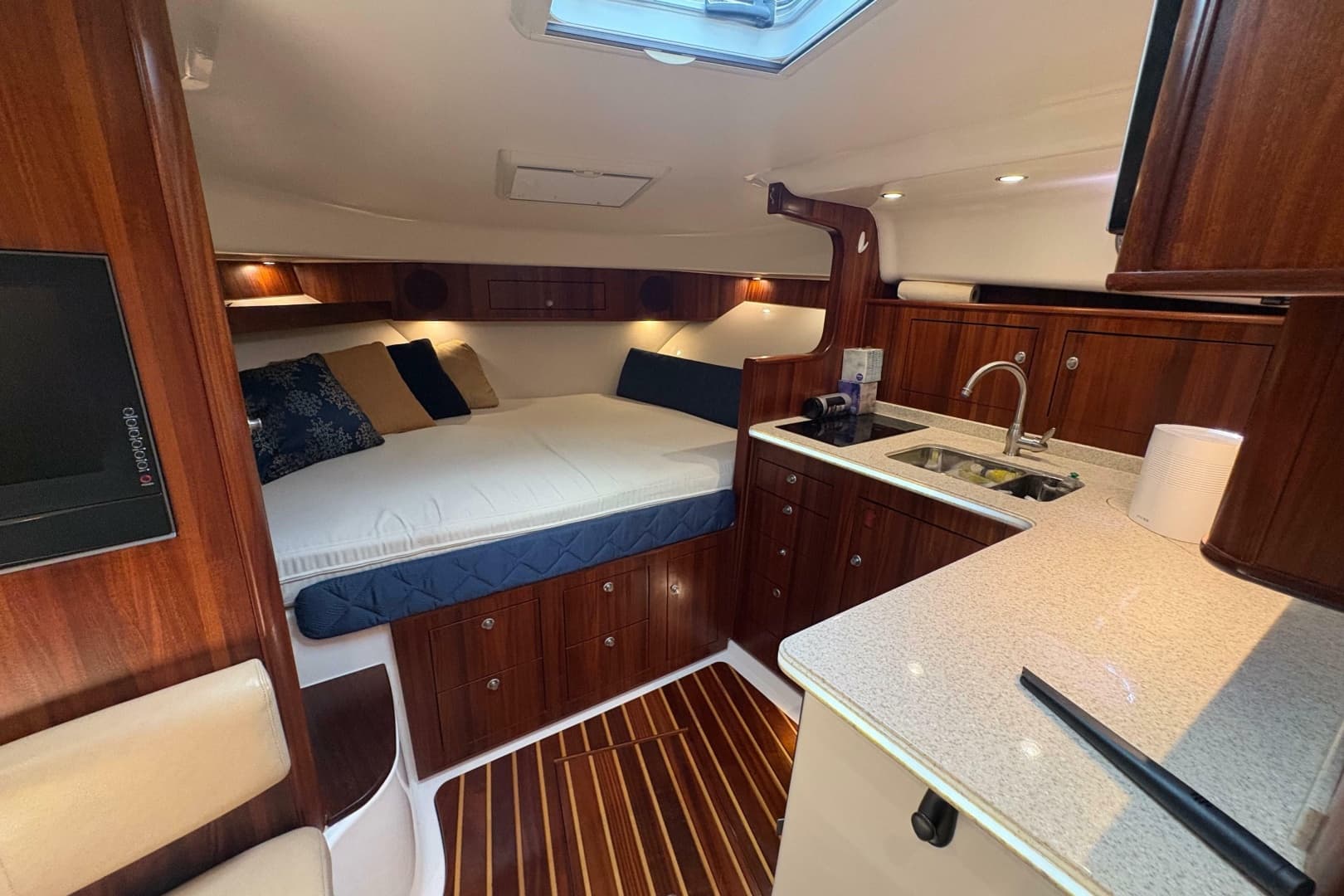2011 Pursuit OS 375 Offshore
