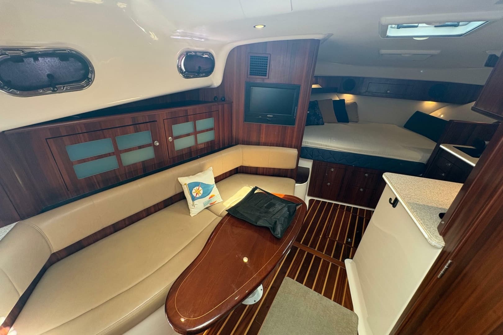 2011 Pursuit OS 375 Offshore