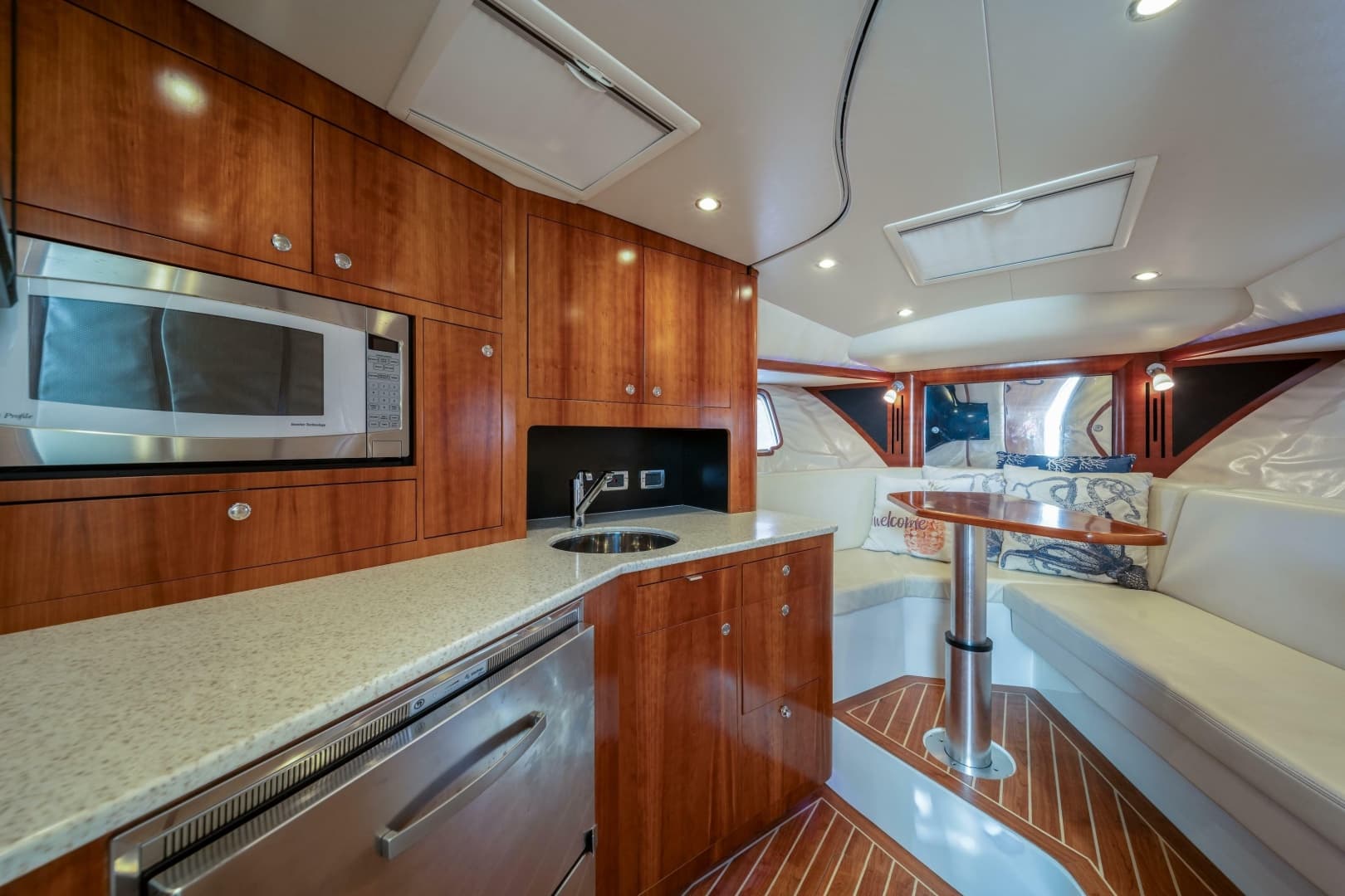 2011 SeaVee 430 Sportfish Express