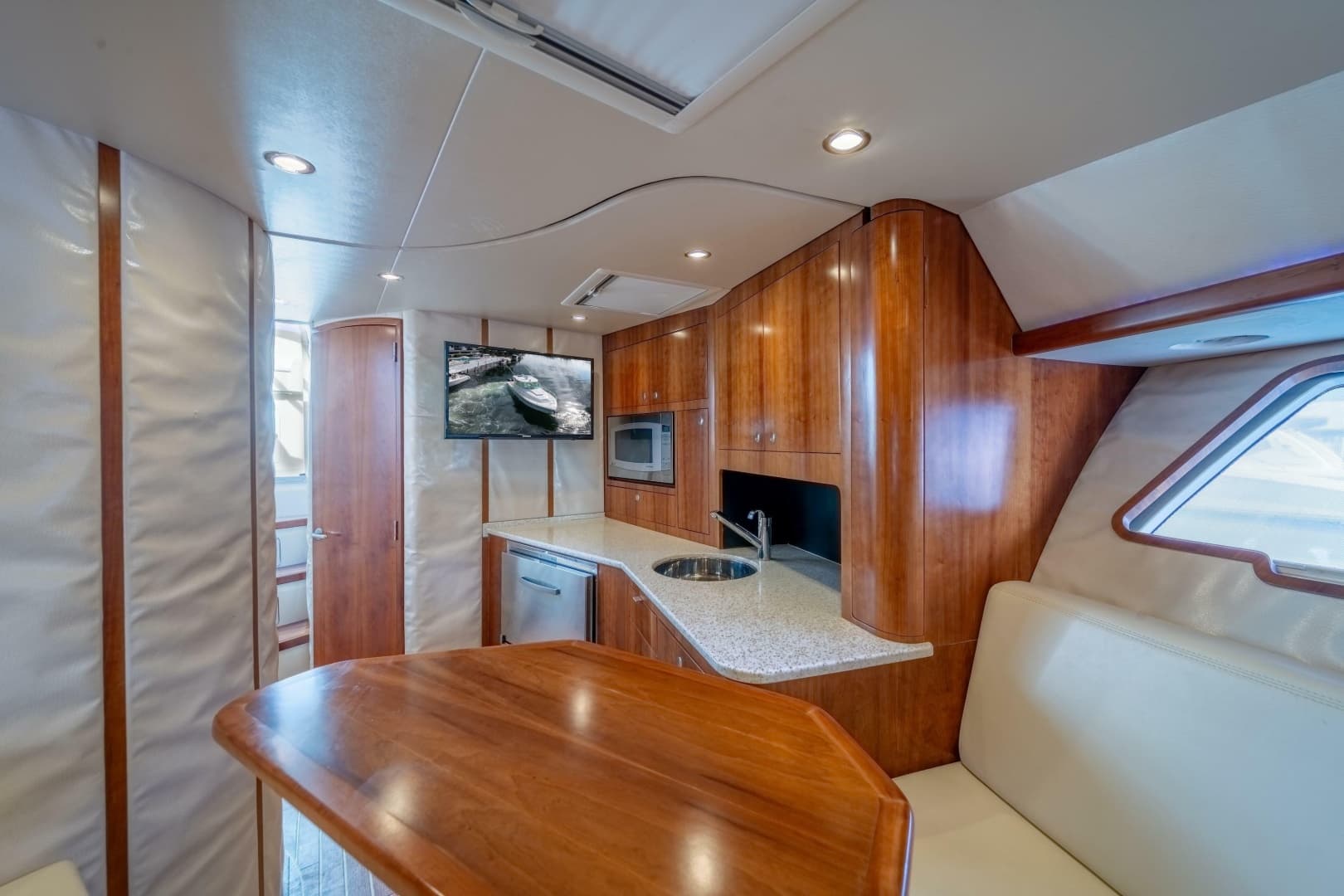 2011 SeaVee 430 Sportfish Express