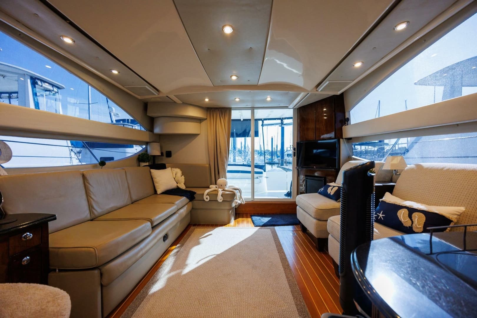 2010 Meridian 391 Sedan