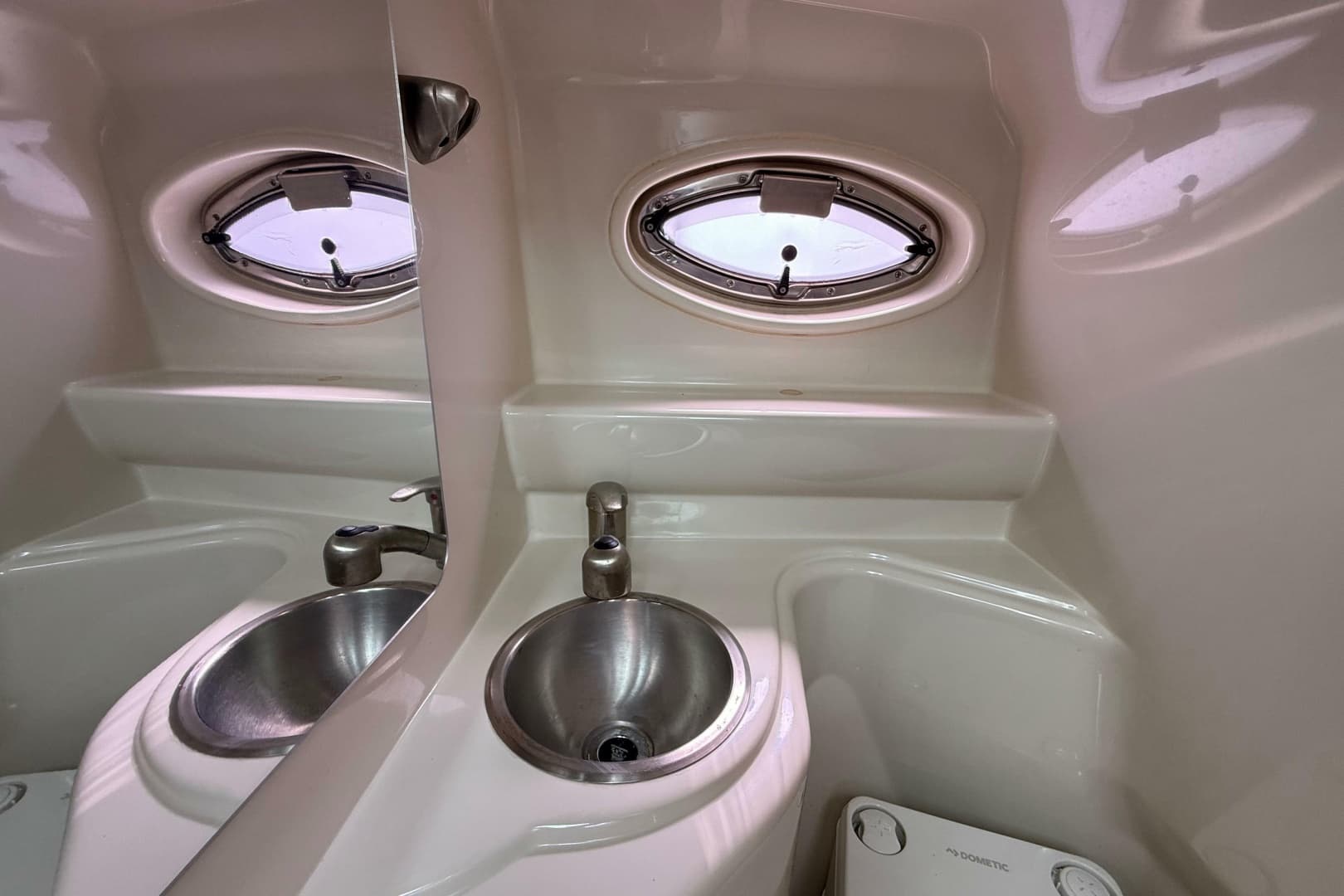 2010 Sea Ray 240 Sundancer