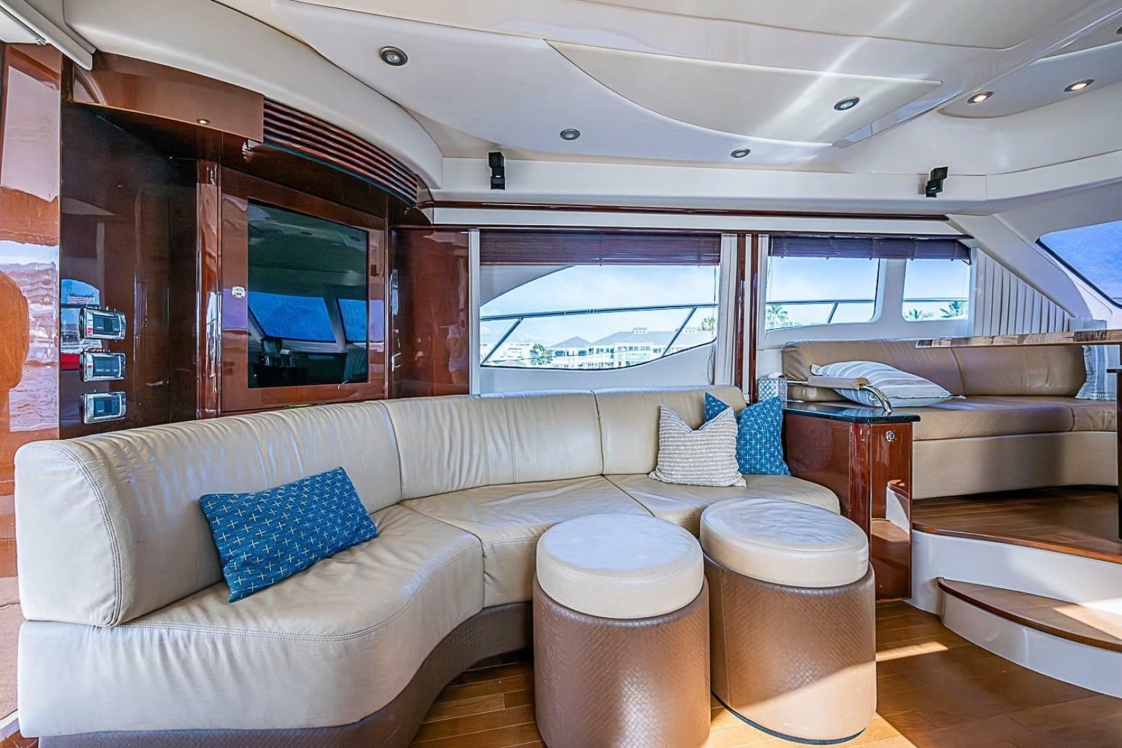 2010 Sea Ray 52 Sedan Bridge