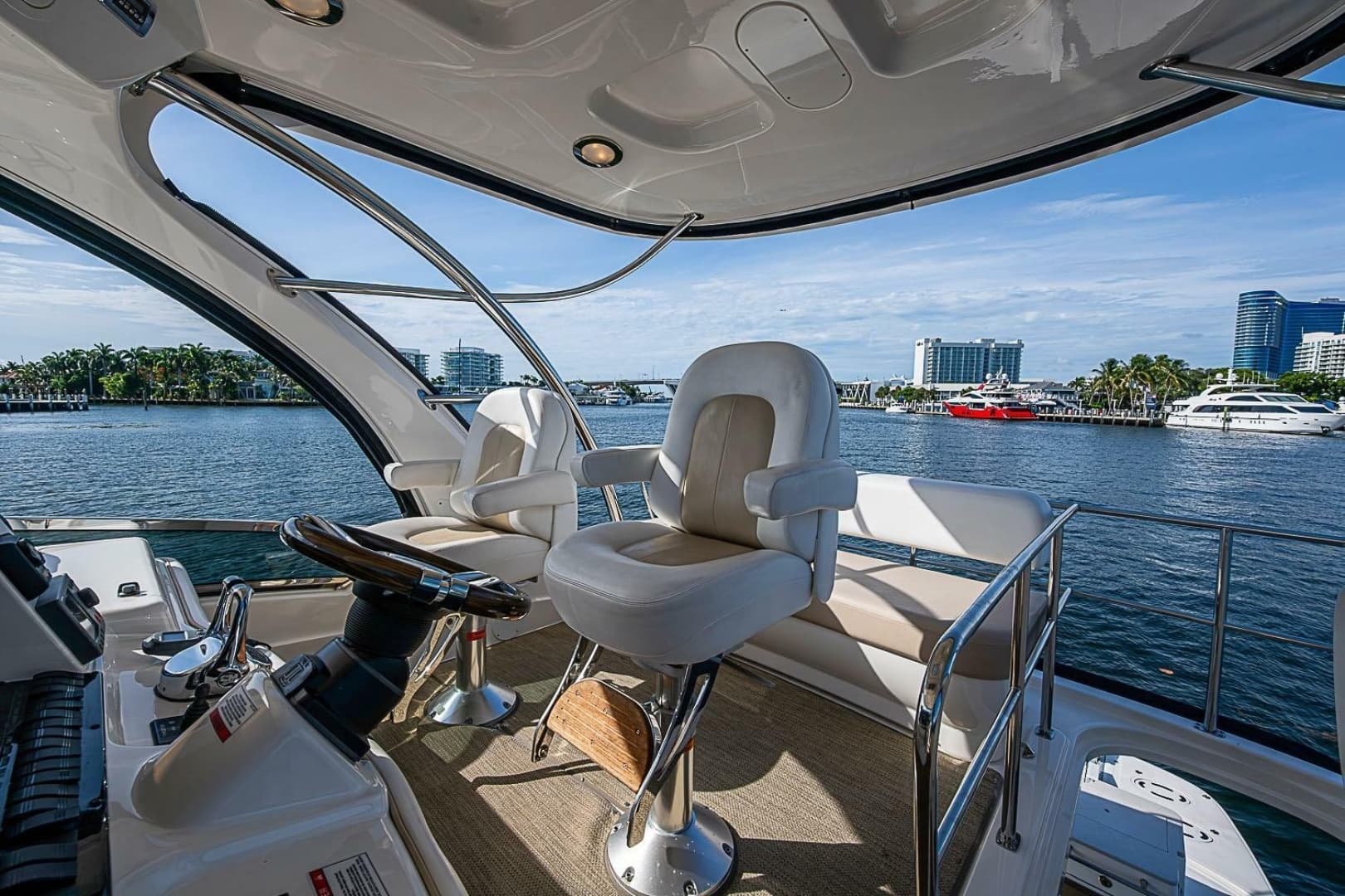 2010 Sea Ray 520 Sedan Bridge