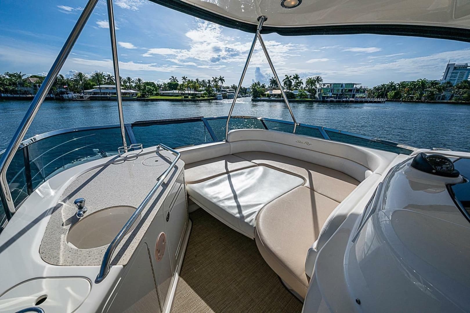 2010 Sea Ray 520 Sedan Bridge