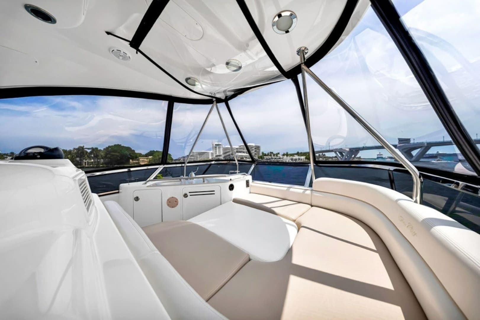 2010 Sea Ray 52 Sedan Bridge