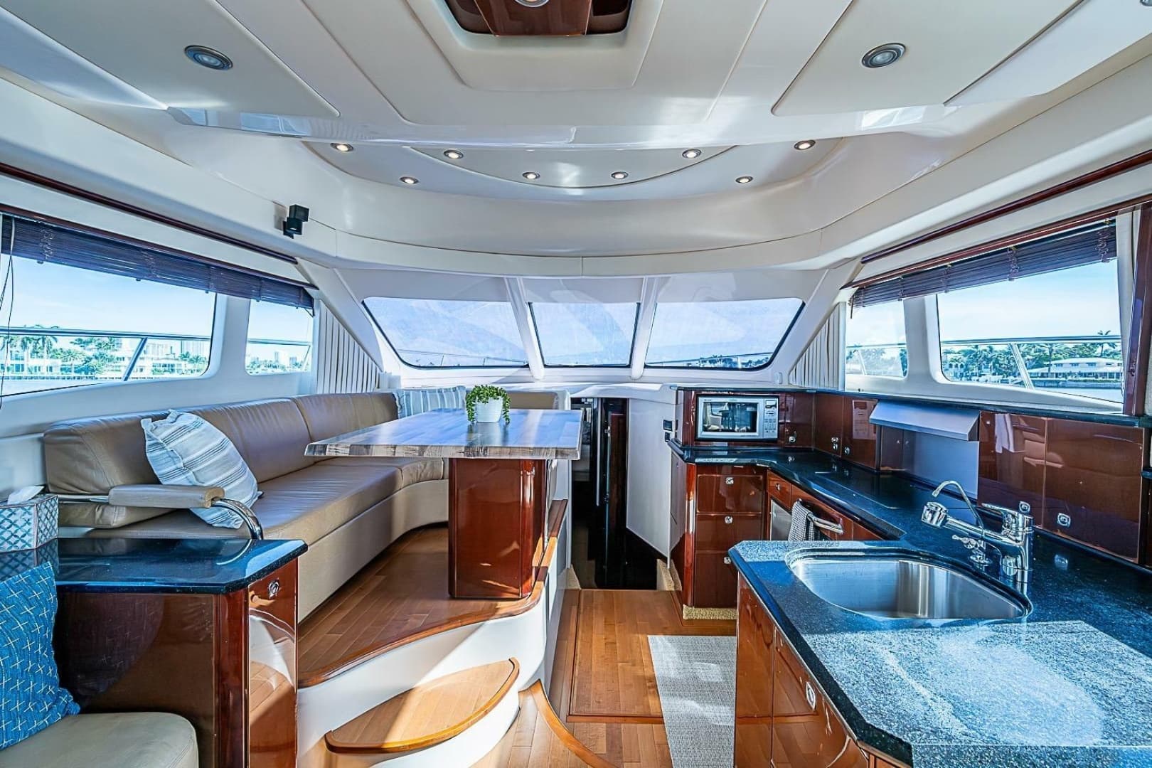 2010 Sea Ray 52 Sedan Bridge