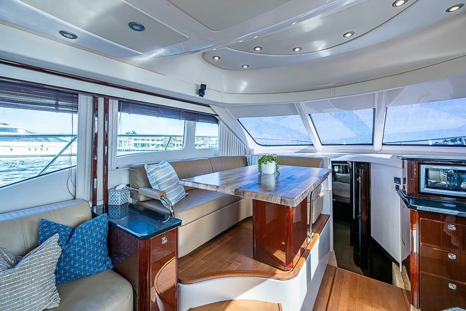 2010 Sea Ray 520 Sedan Bridge