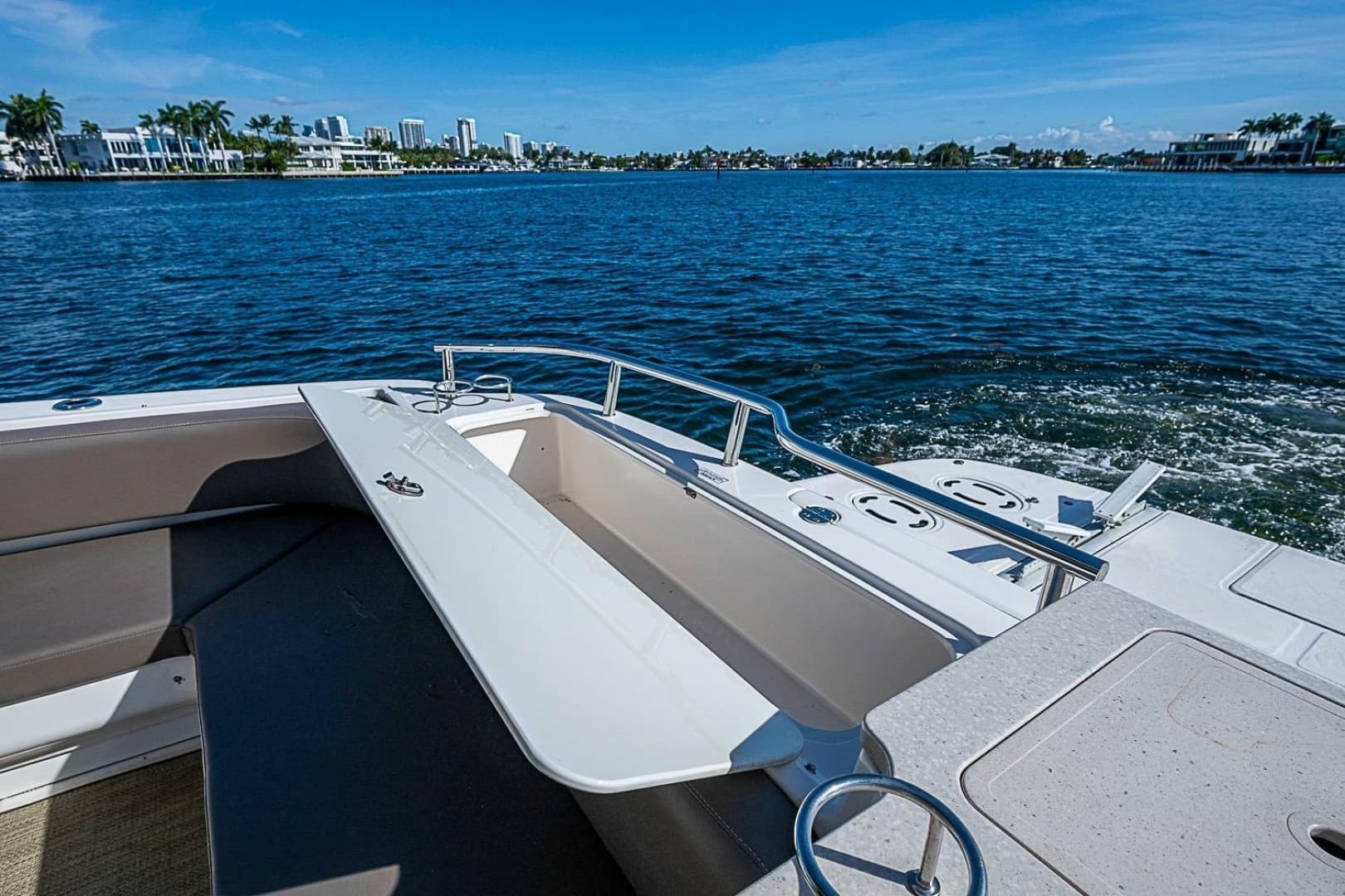 2010 Sea Ray 520 Sedan Bridge