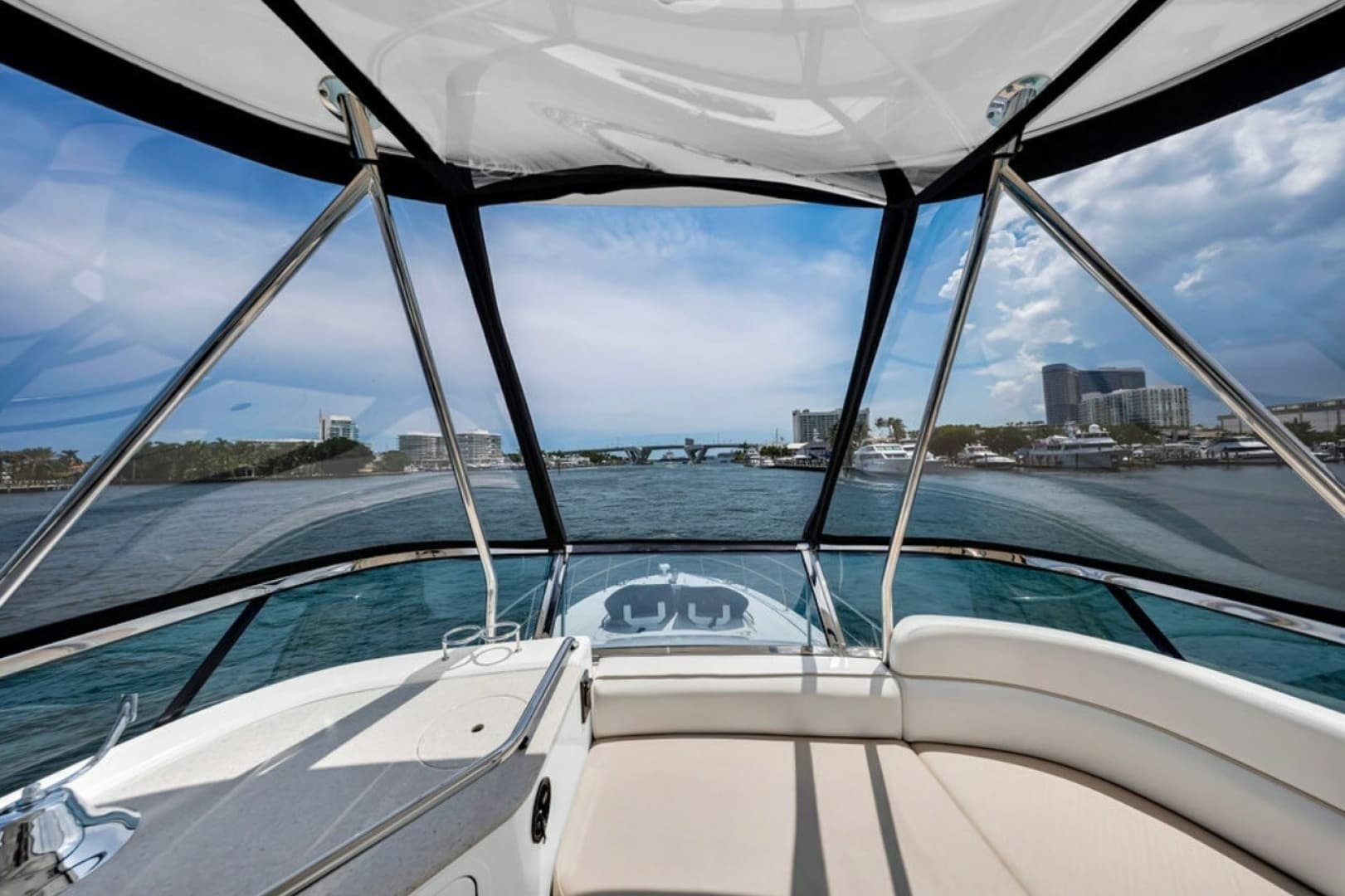 2010 Sea Ray 52 Sedan Bridge