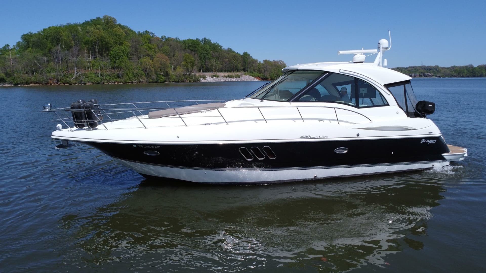 2009 Cruisers Yachts 420 Sports Coupe