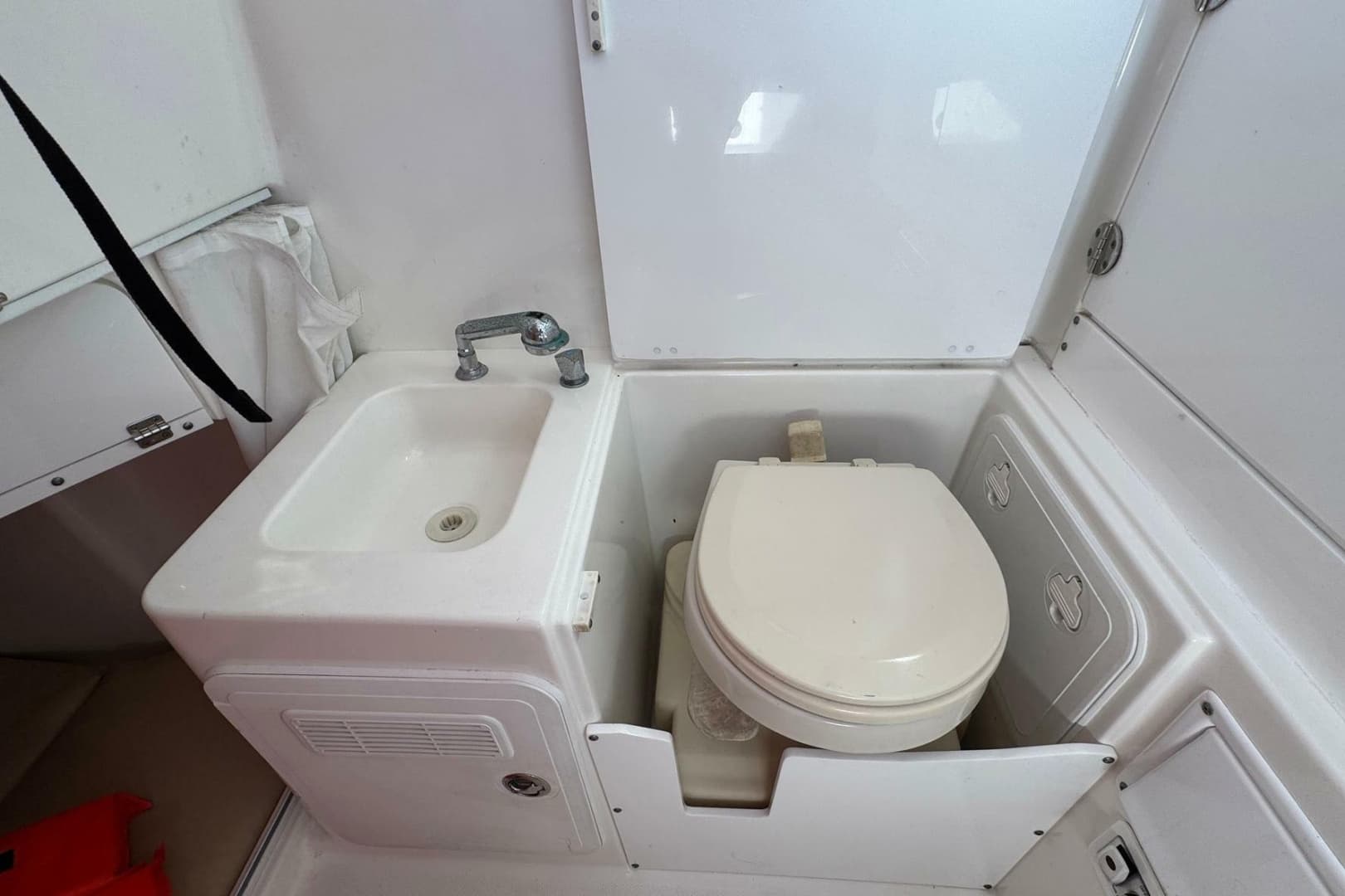 2008 Everglades 350 Center Console