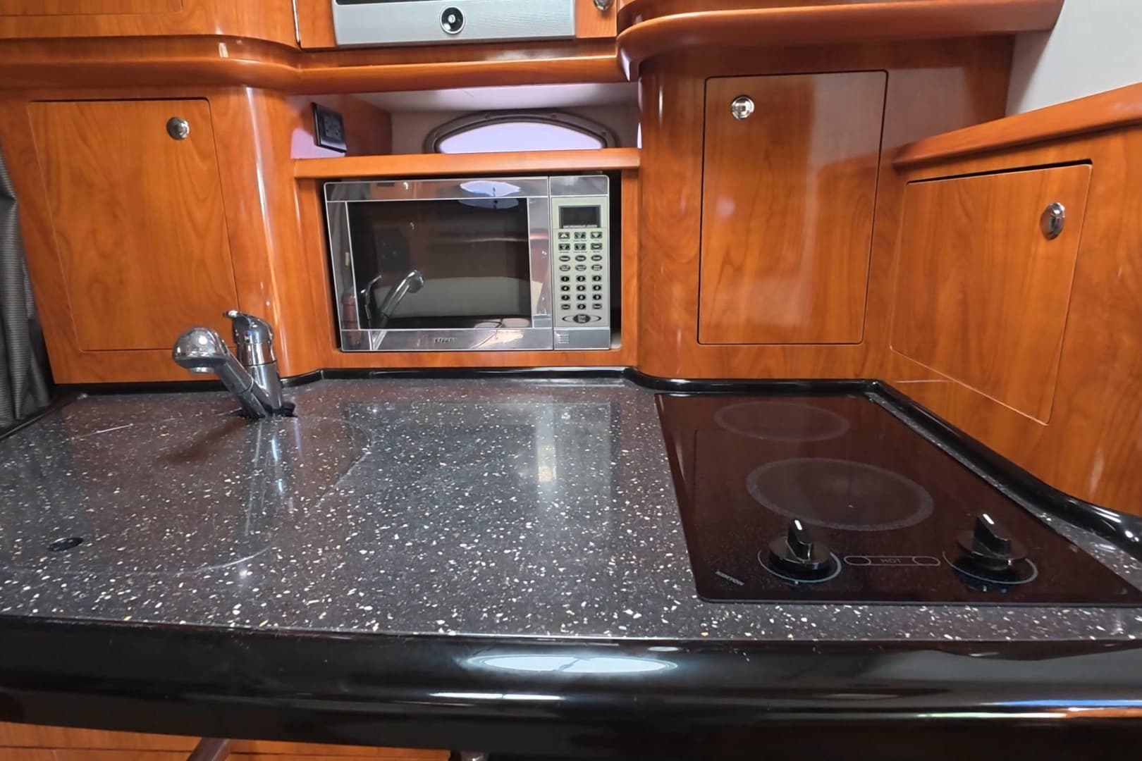 2008 Four Winns V358