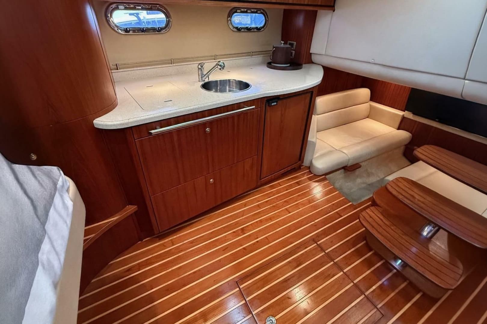 2008 Tiara Yachts 3500 Sovran