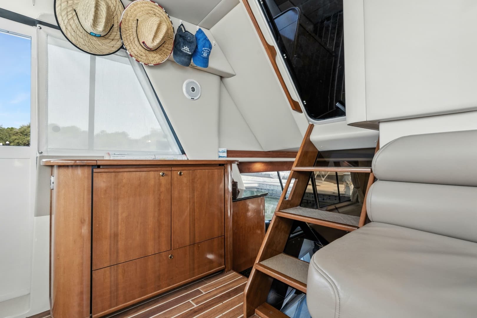 2007 Meridian 490 Pilothouse