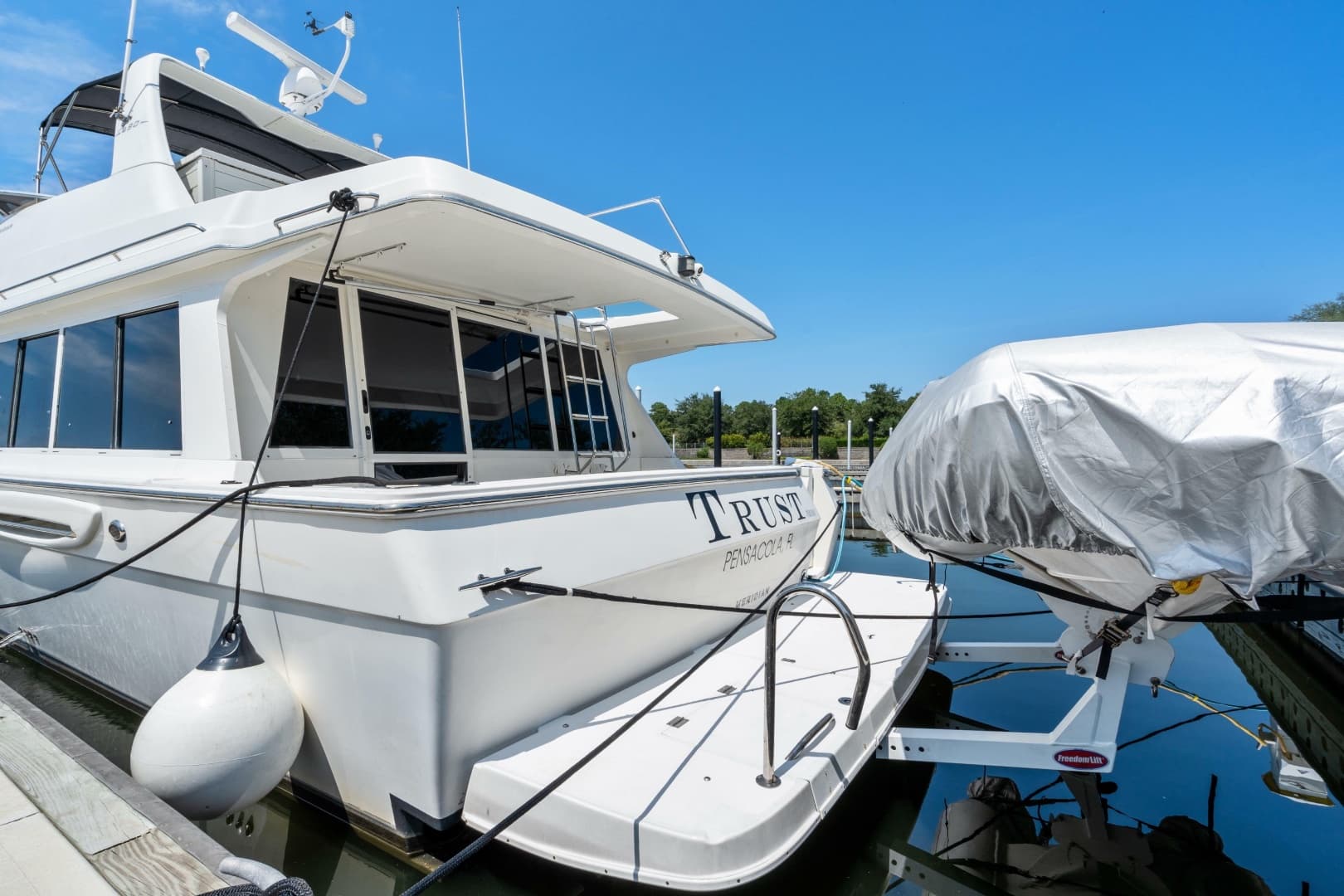 2007 Meridian 490 Pilothouse