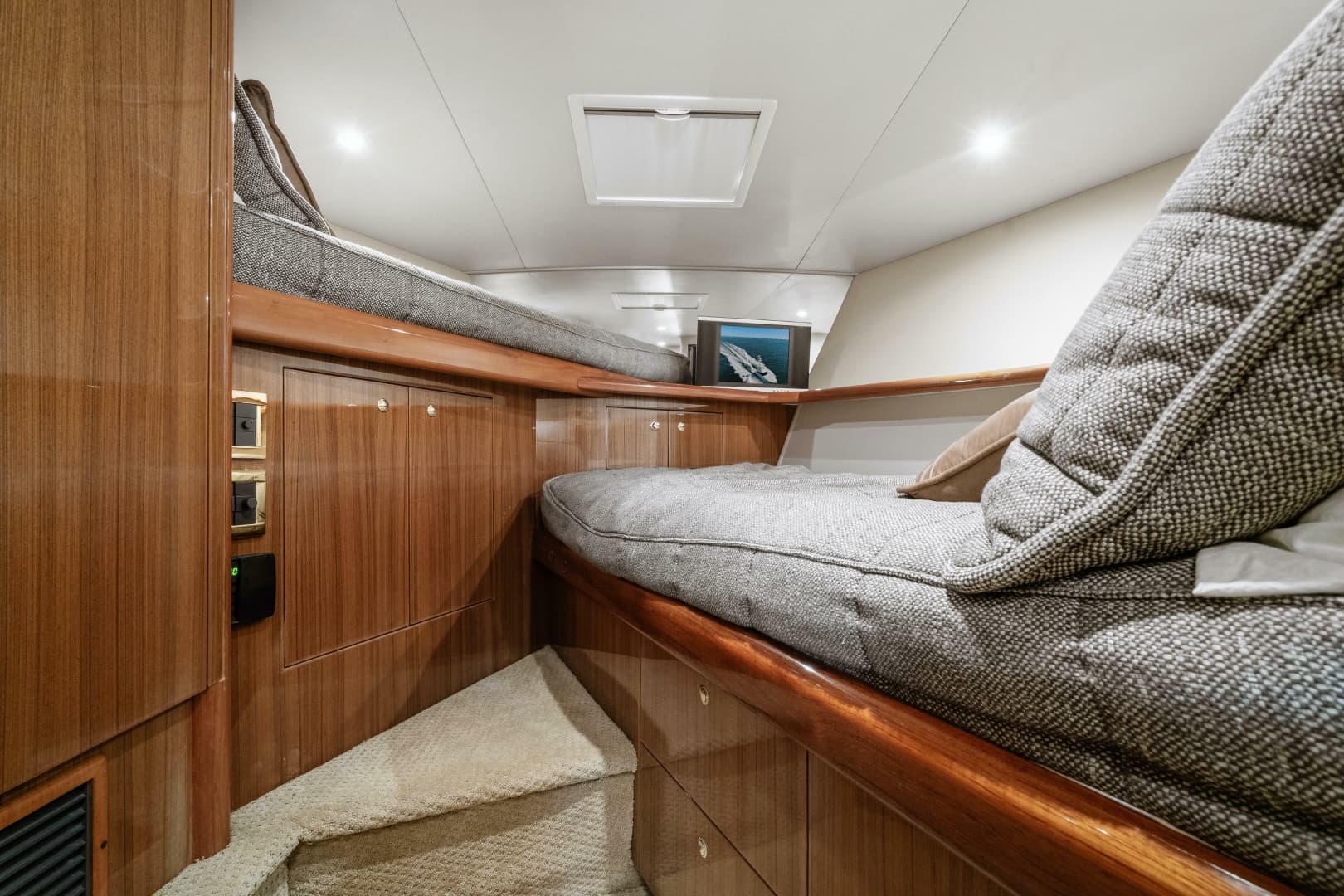 2007 Viking 56 Convertible
