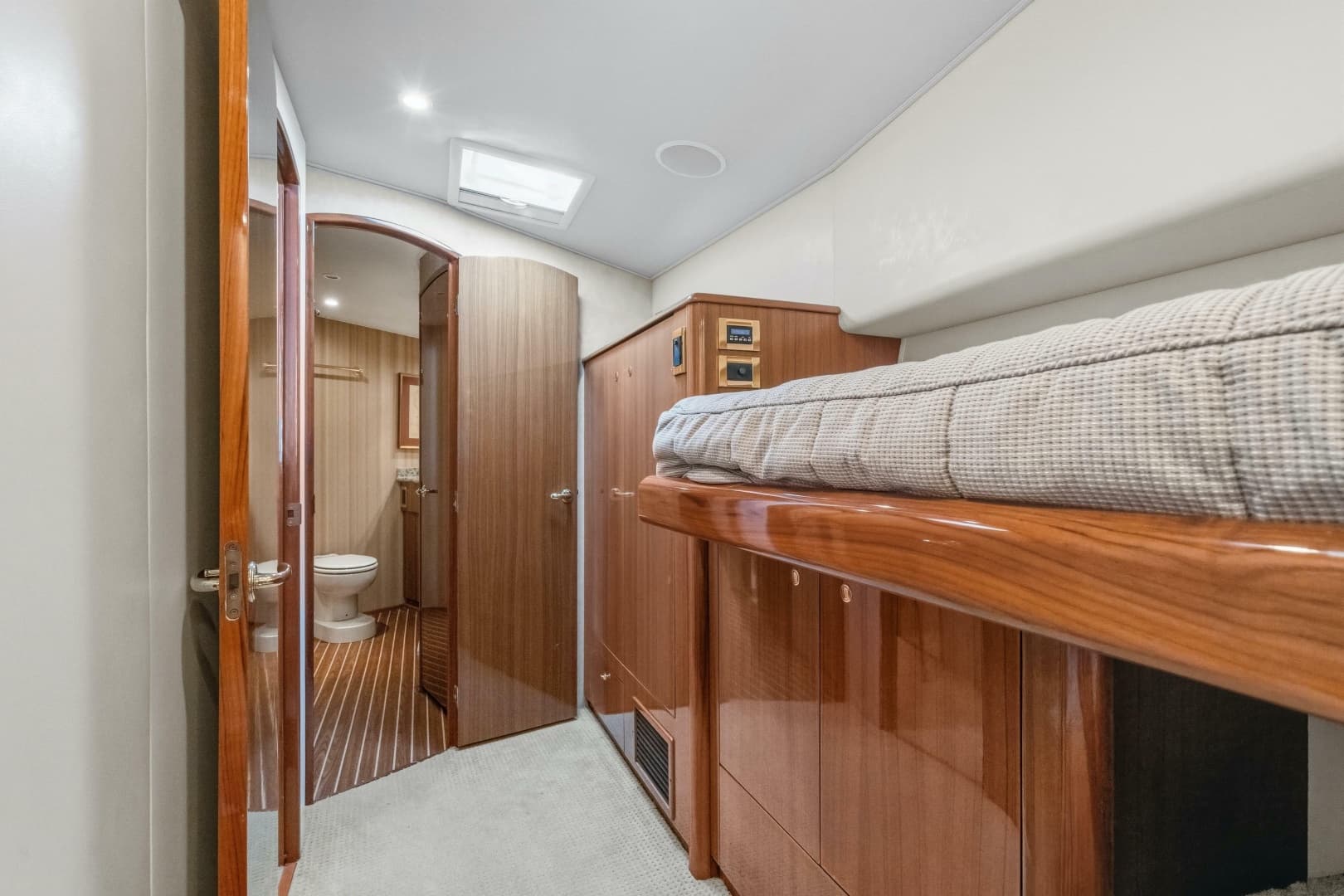 2007 Viking 56 Convertible