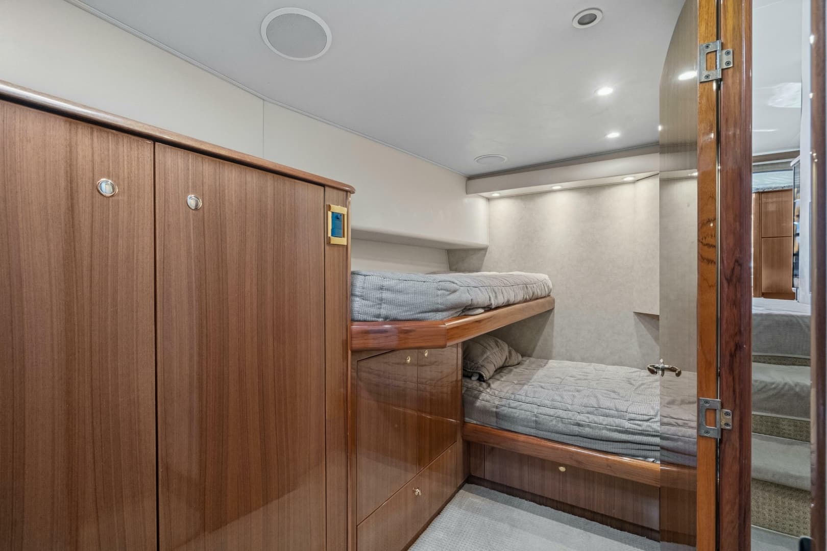 2007 Viking 56 Convertible
