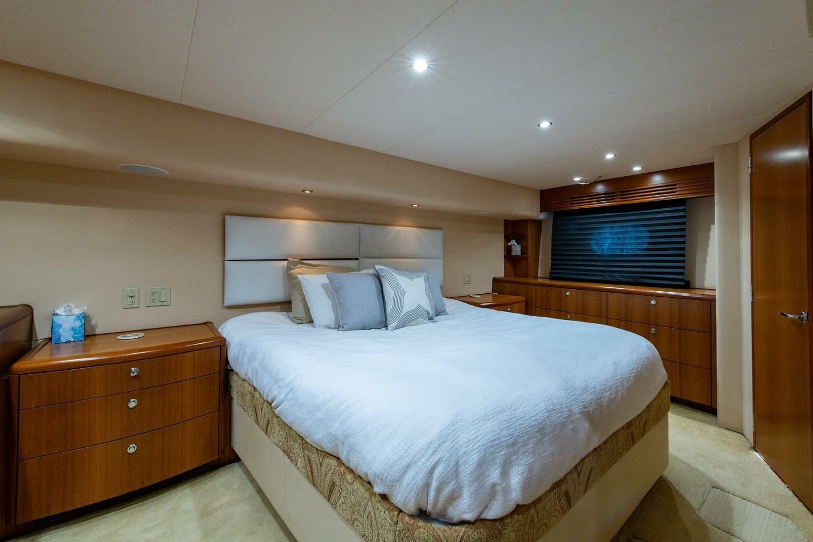 2006 Hatteras 64 Convertible