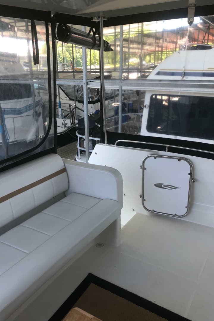 2005 Carver 41 Cockpit Motor Yacht
