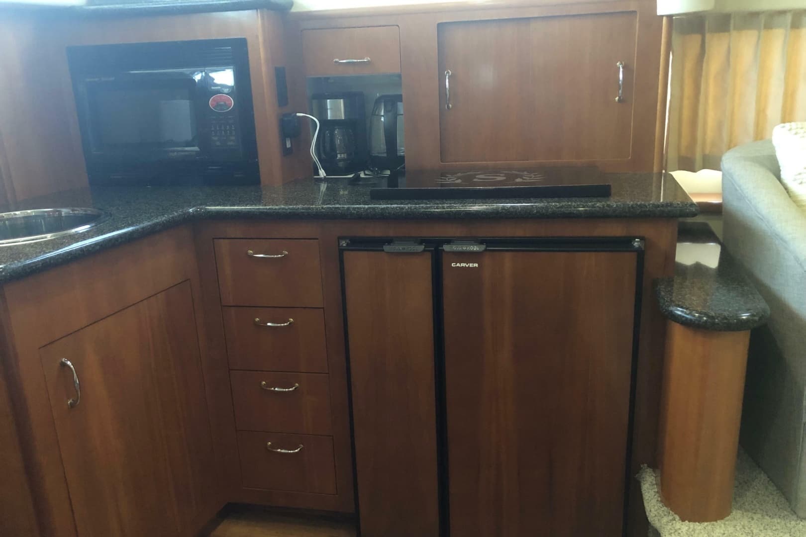 2005 Carver 41 Cockpit Motor Yacht