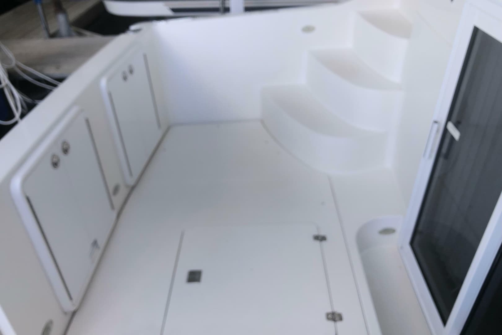 2005 Carver 41 Cockpit Motor Yacht