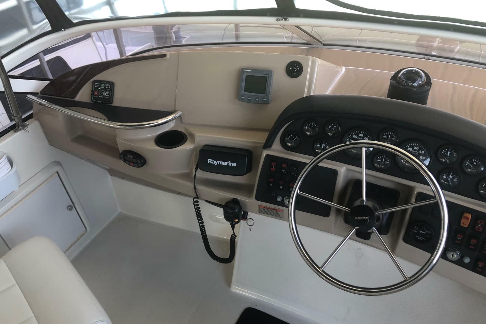 2005 Carver 41 Cockpit Motor Yacht