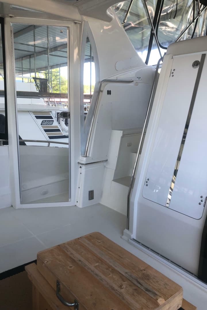 2005 Carver 41 Cockpit Motor Yacht