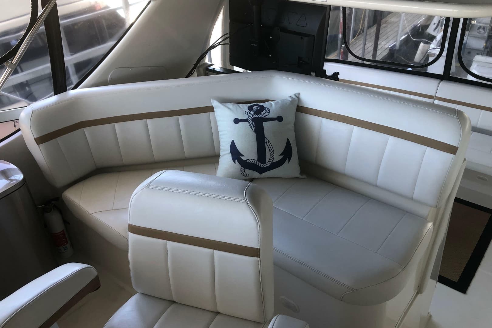 2005 Carver 41 Cockpit Motor Yacht