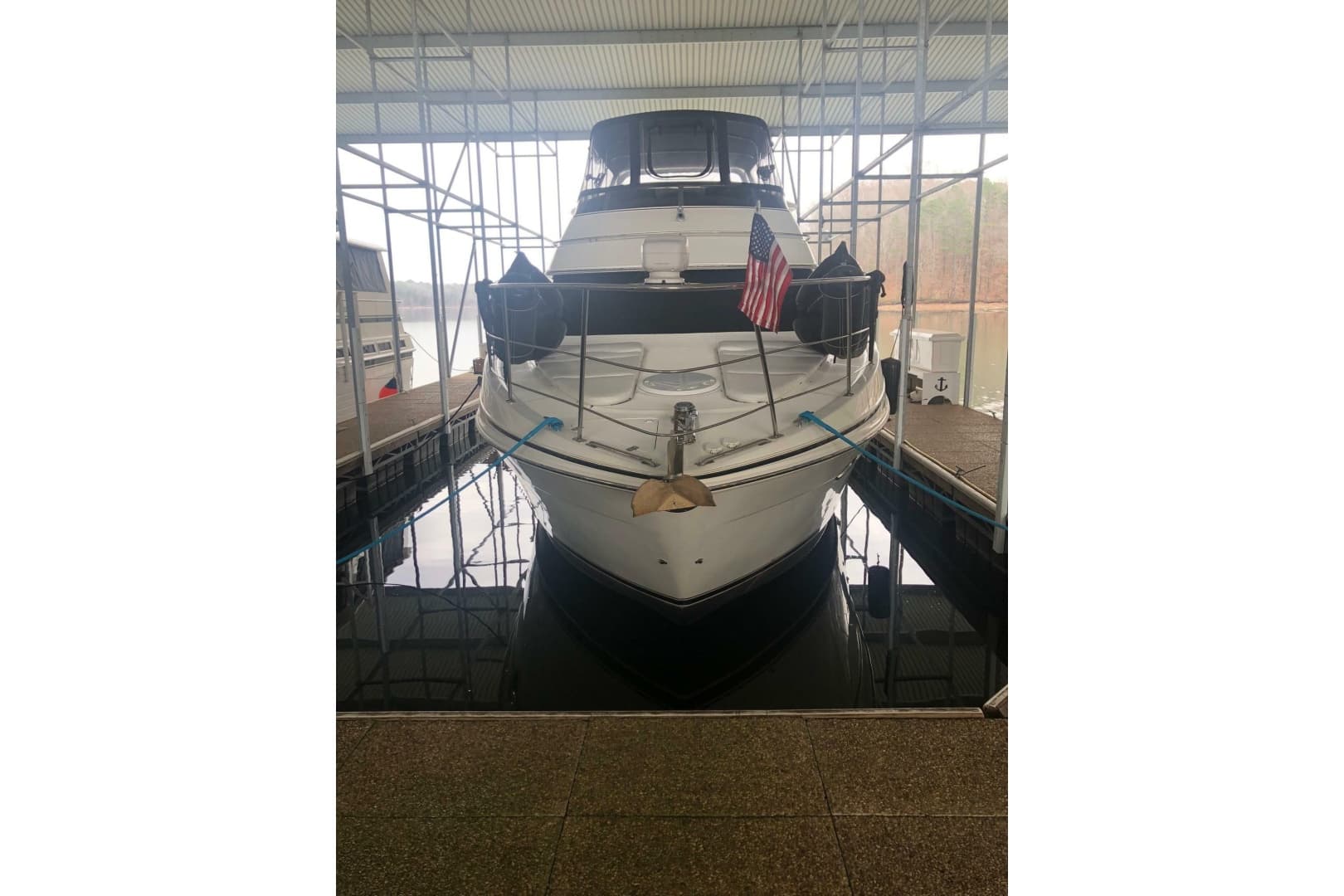 2005 Carver 444 Cockpit Motor Yacht