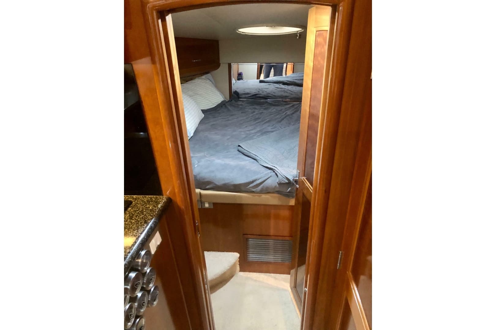2005 Carver 444 Cockpit Motor Yacht