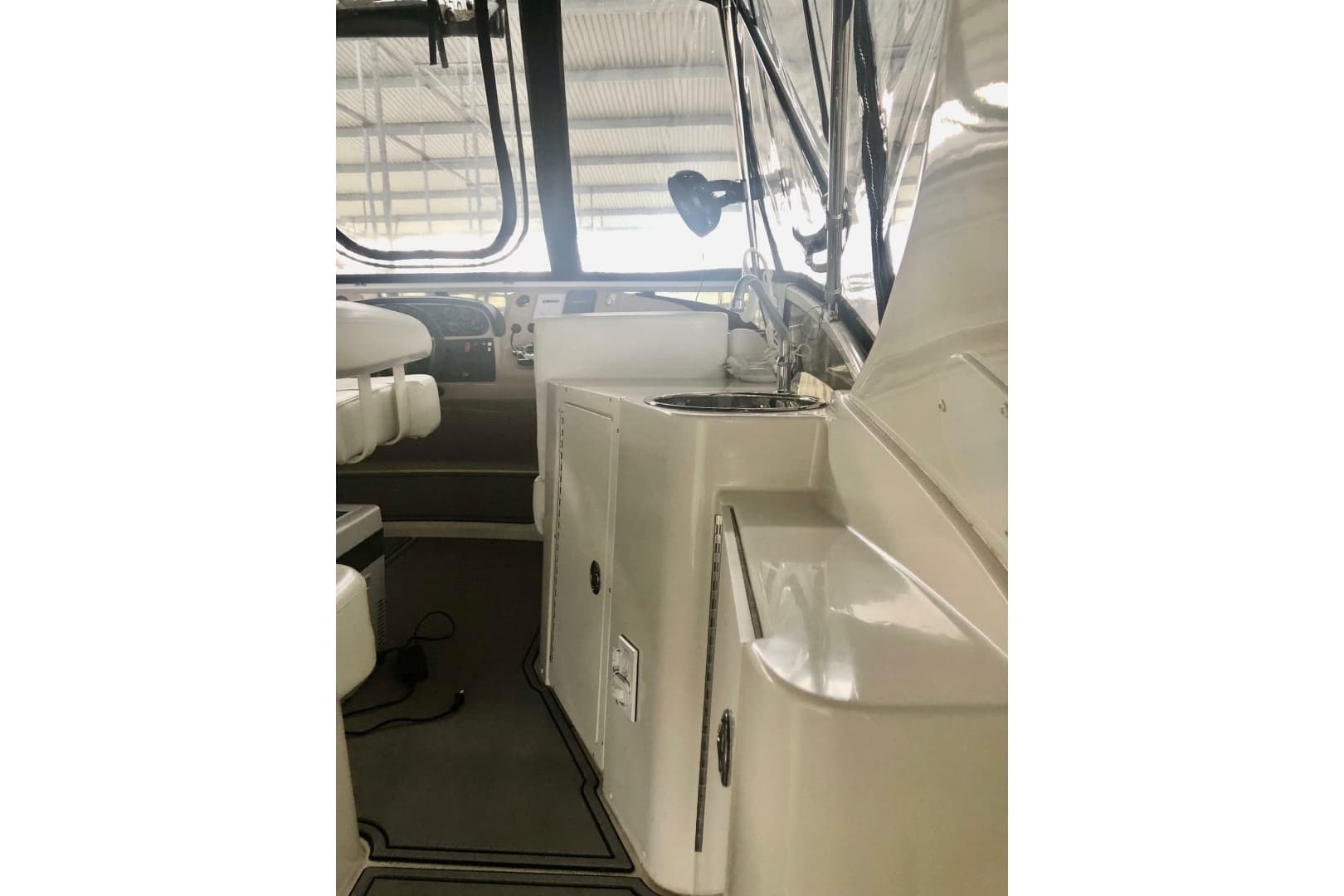 2005 Carver 444 Cockpit Motor Yacht