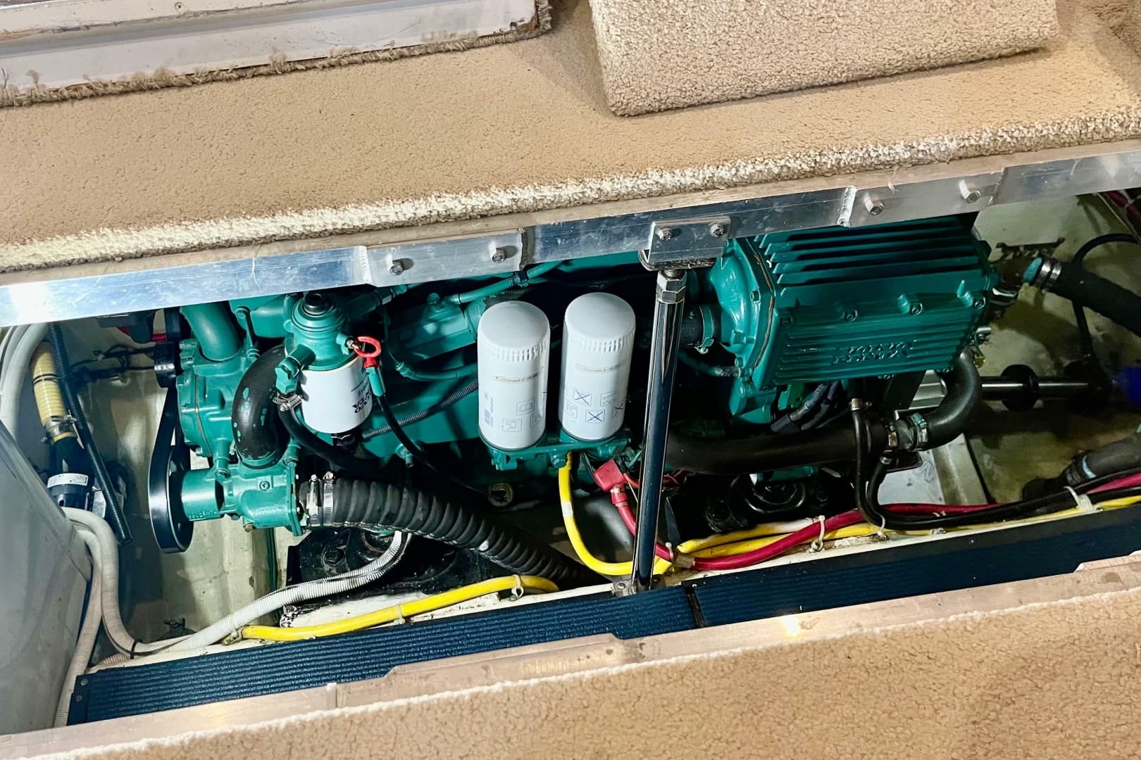 2005 Carver 444 Cockpit Motor Yacht