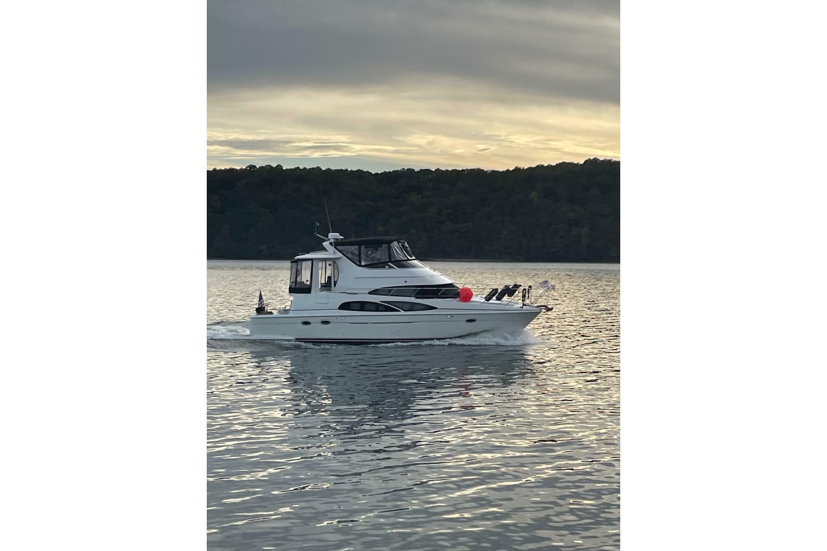 2005 Carver 444 Cockpit Motor Yacht