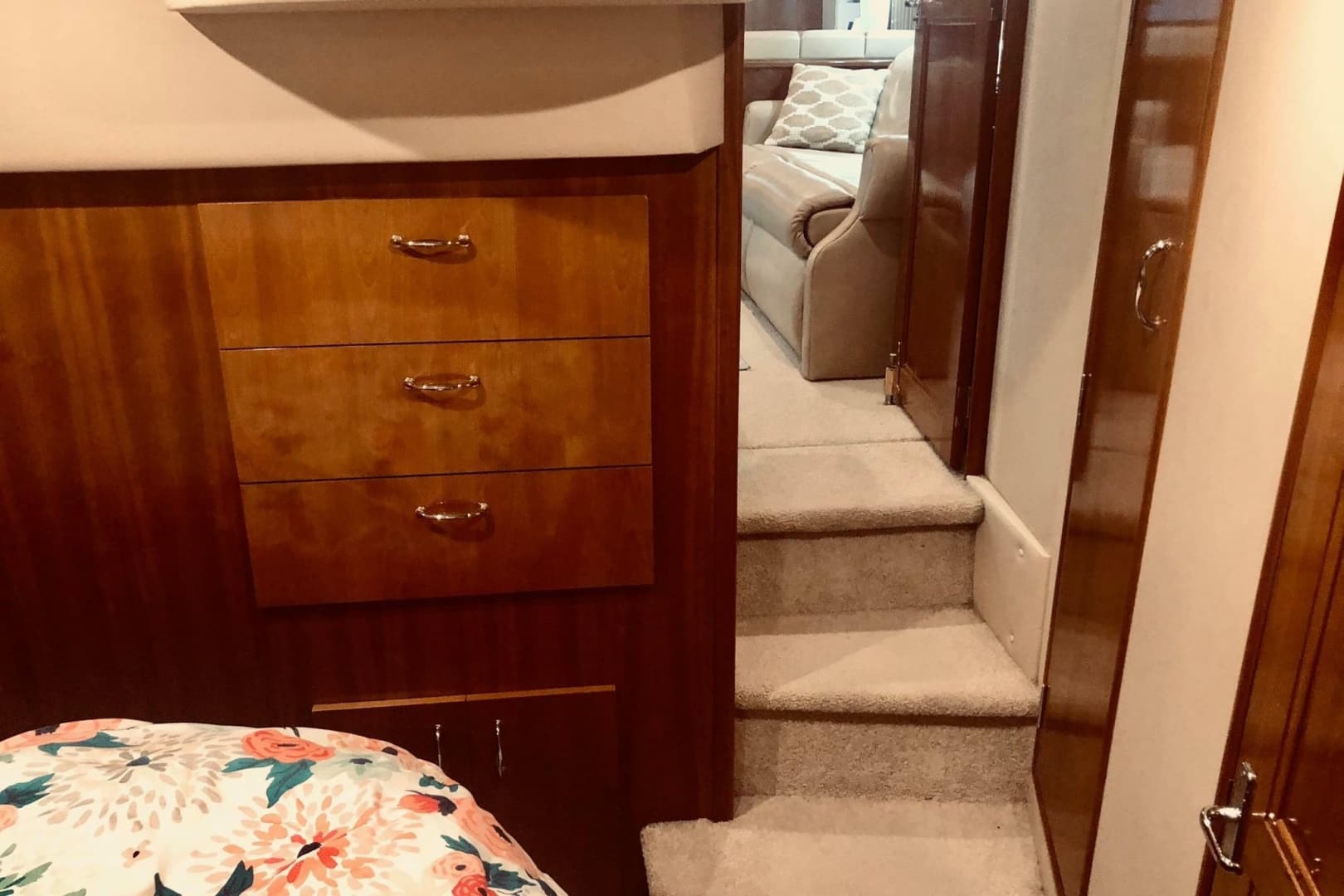 2005 Carver 444 Cockpit Motor Yacht