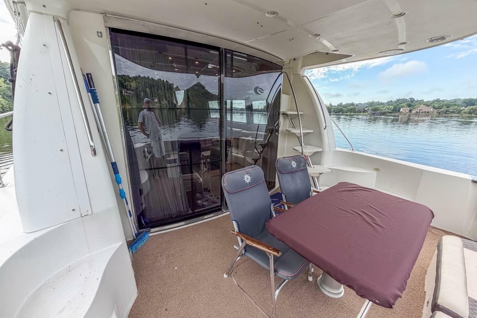 2005 Carver 56 Voyager