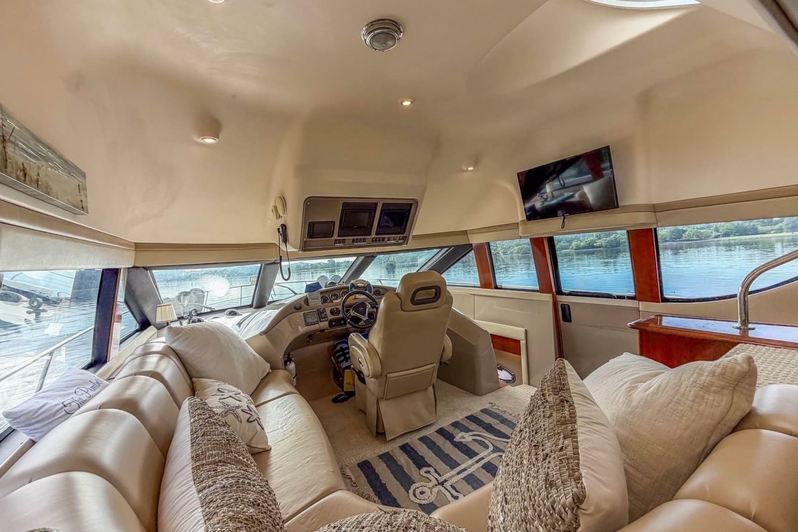 2005 Carver 56 Voyager