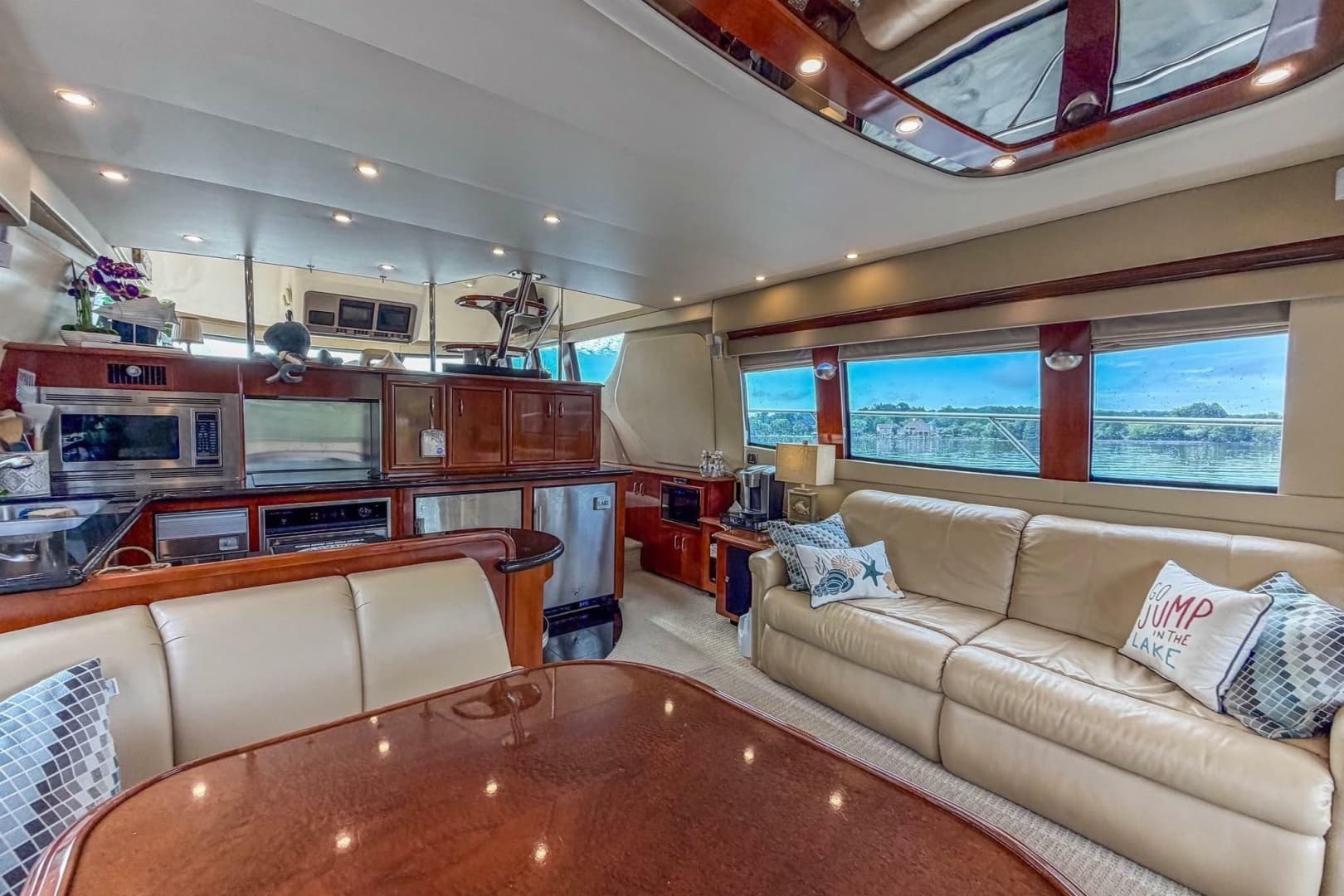 2005 Carver 56 Voyager