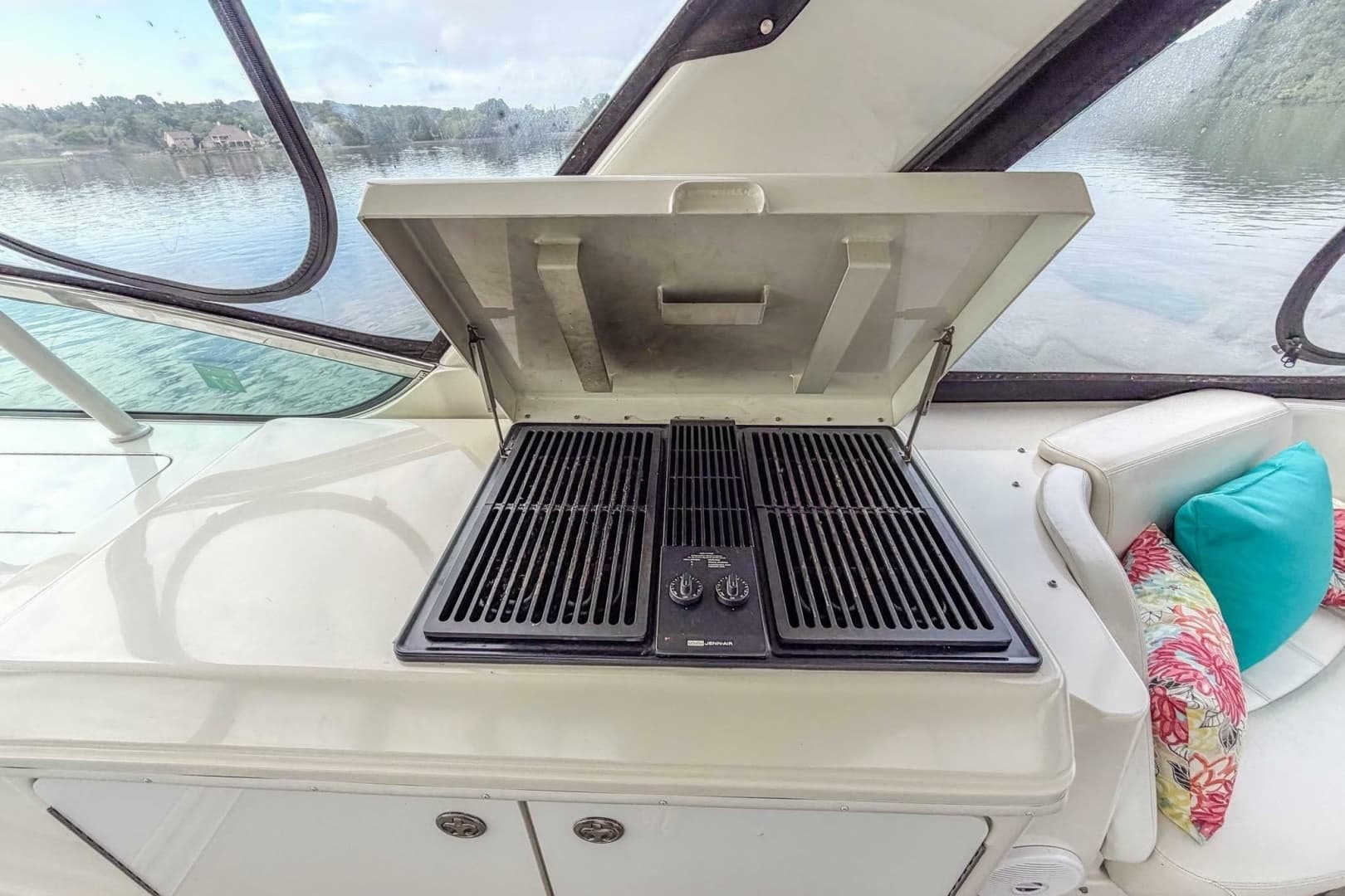 2005 Carver 56 Voyager
