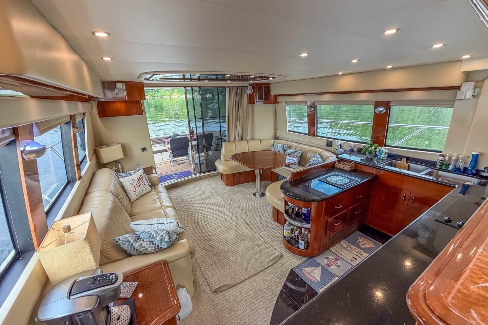 2005 Carver 56 Voyager