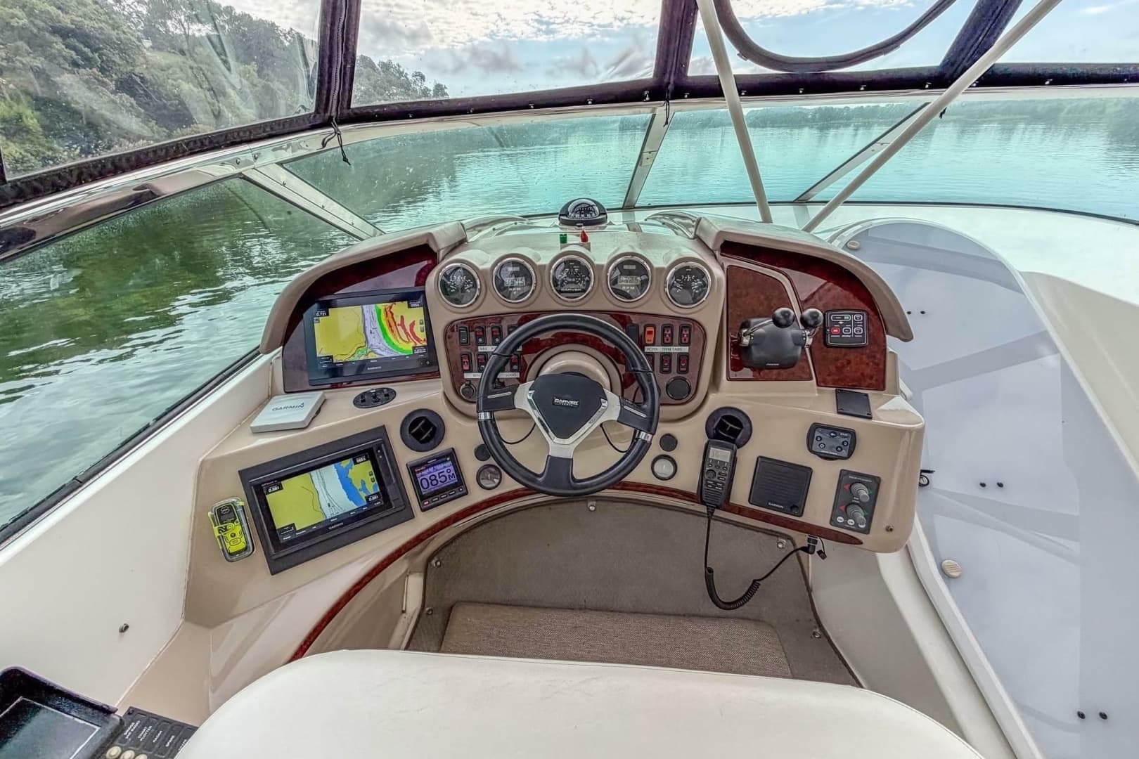 2005 Carver 56 Voyager